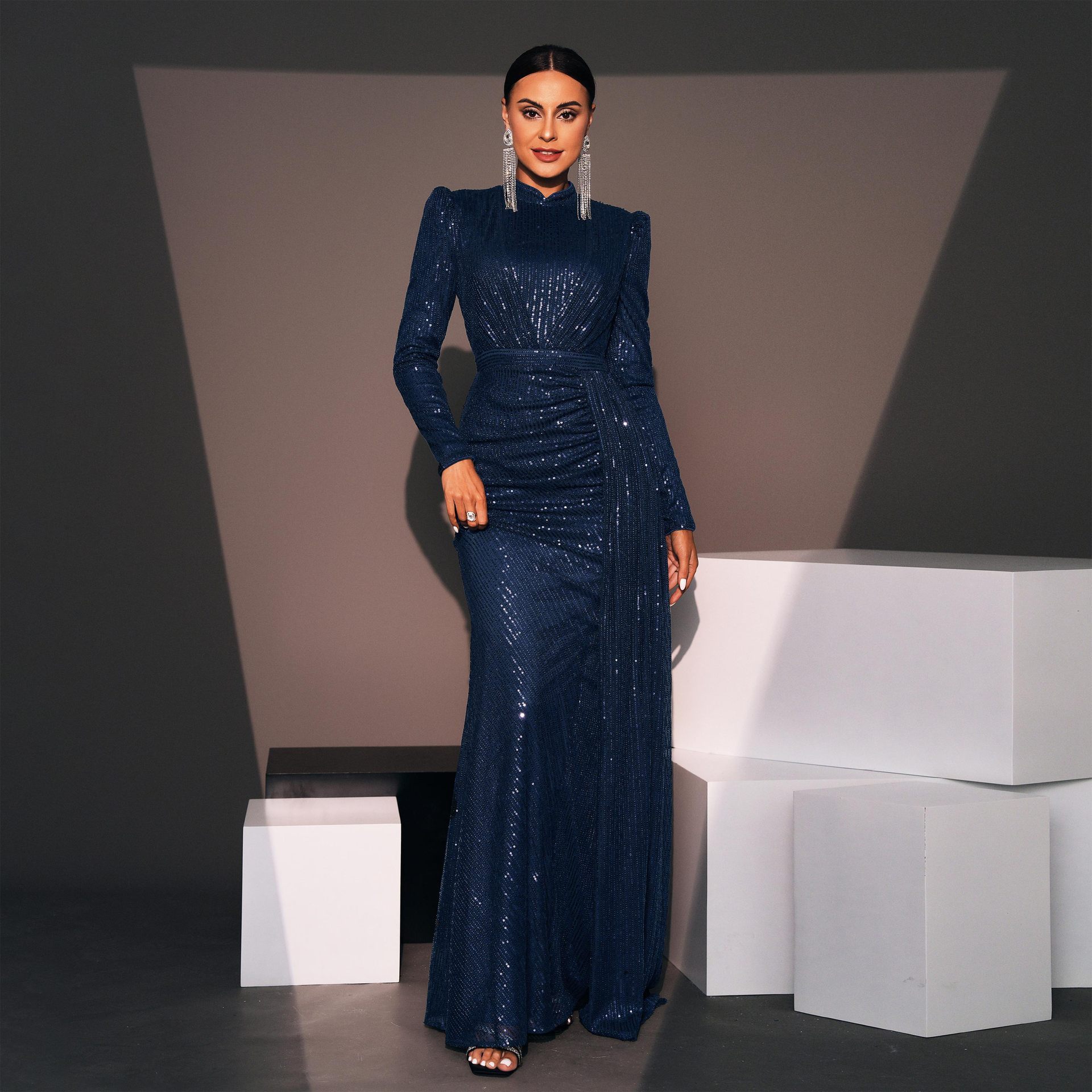 Women Long Sleeve Round Neck Sexy Slim Long Sequined Banquet Dress