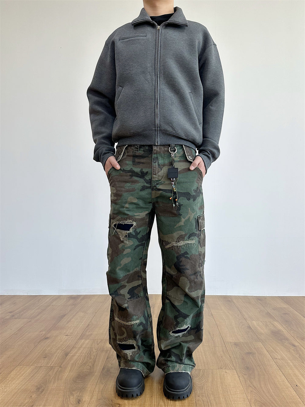 Distressed Military Camouflage Destruction Affixed Cloth Embroidered Loose Straight Cargo Pants for men