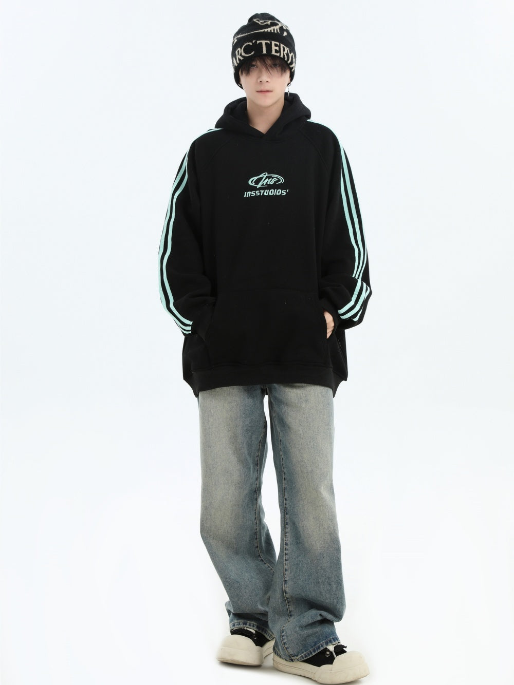 Worn Looking Washed-out Blue Jeans Loose Straight Trousers for men